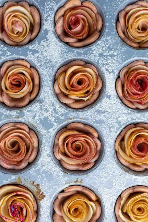 apple pie roses fresh from the oven