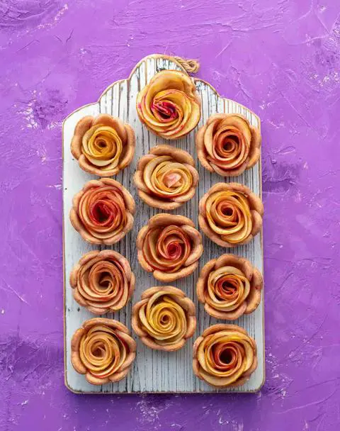 mini apple rose pies