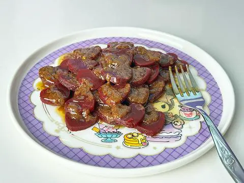 heart shaped beet salad with dressing on a kuromi plate.