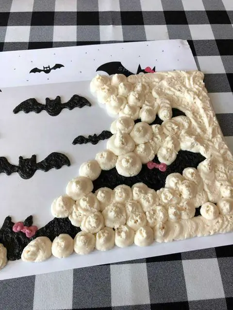 making a vegan buttercream transfer to wrap a 3-layer cake with