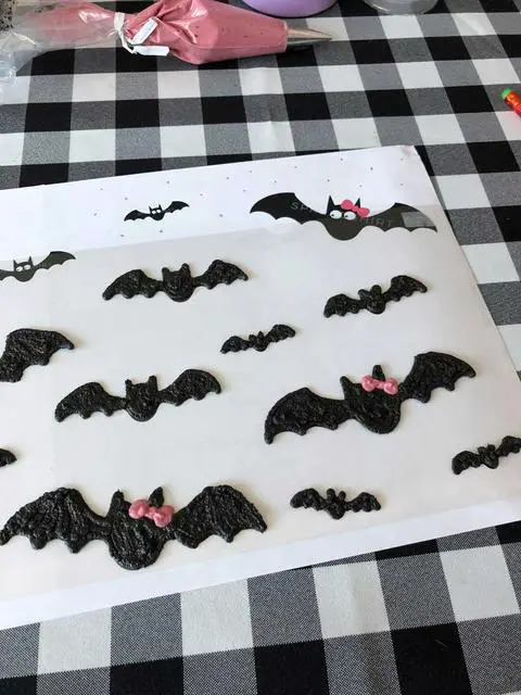 making a vegan buttercream transfer to wrap a 3-layer cake with