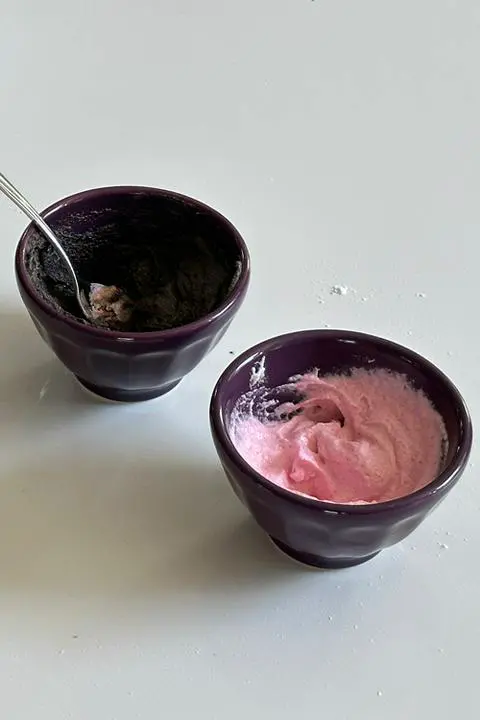 coloring vegan frosting for cake decorating.