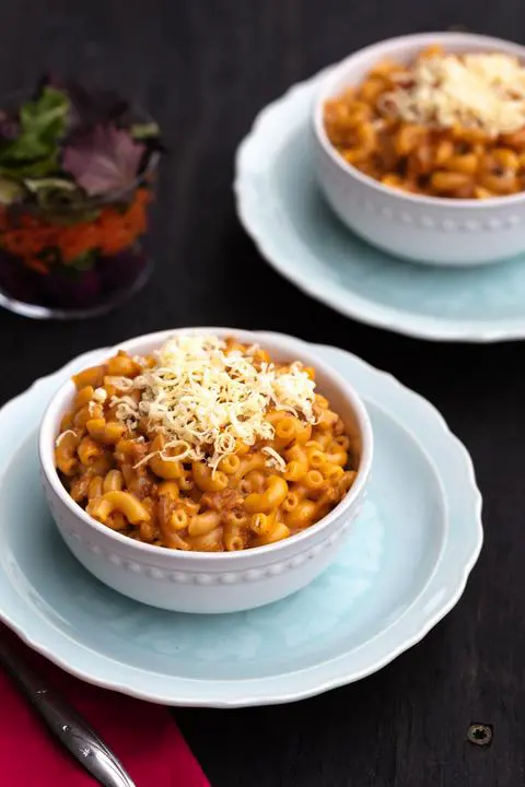 bowl of vegan hamburger helper