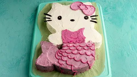 completed vegan hello kitty cake.