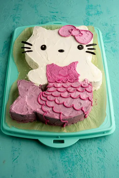 DIY hello kitty cake.