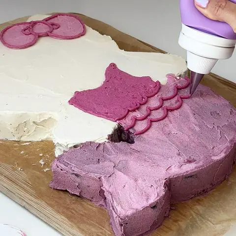 drawing scales on the mermaid tail using a frosting bulb.