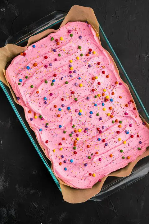 Overhead picture of the decorated cake in the lasagna pan.