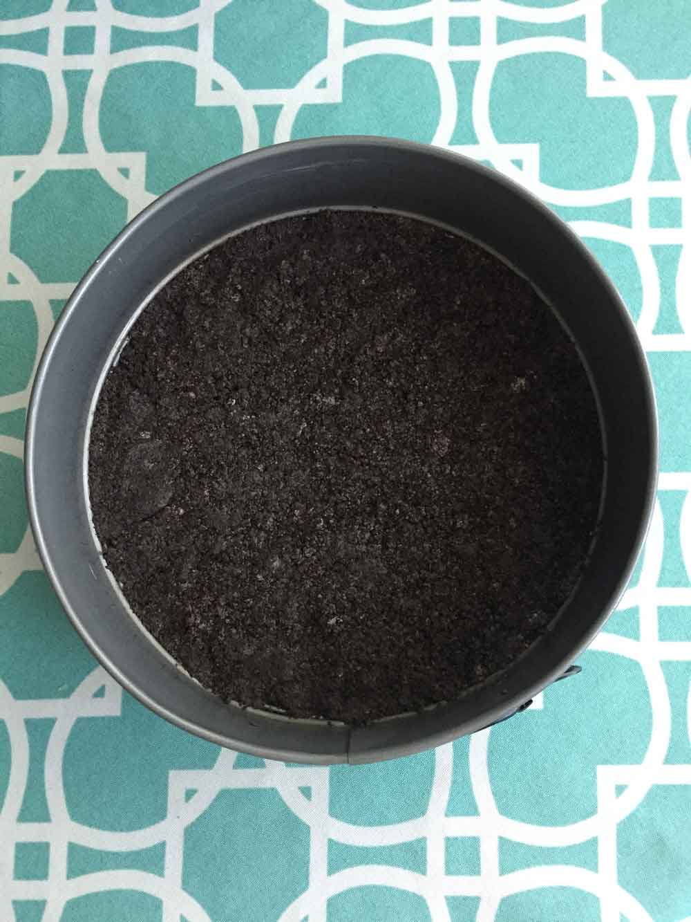 vegan banana split ice cream cake crust layer