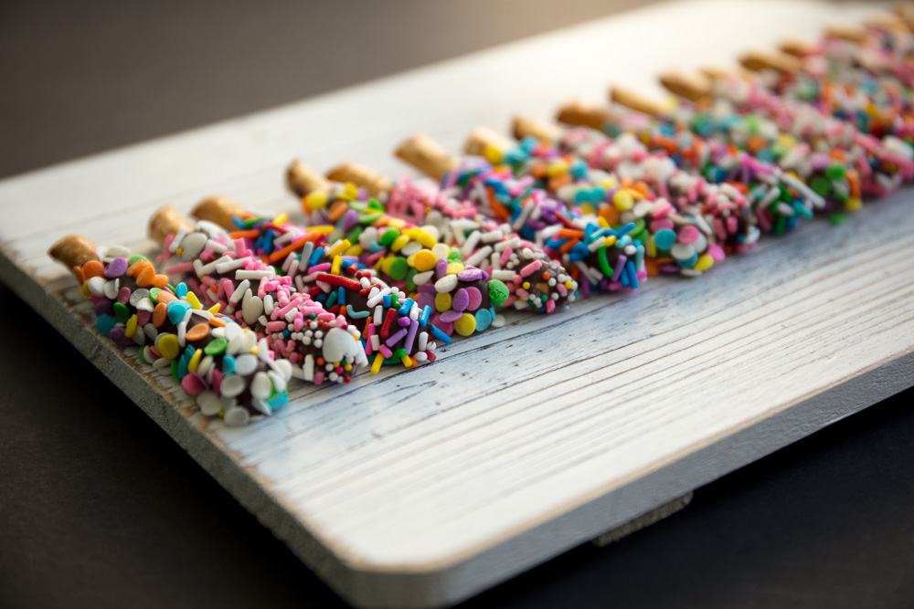mini chocolate covered pretzel wands