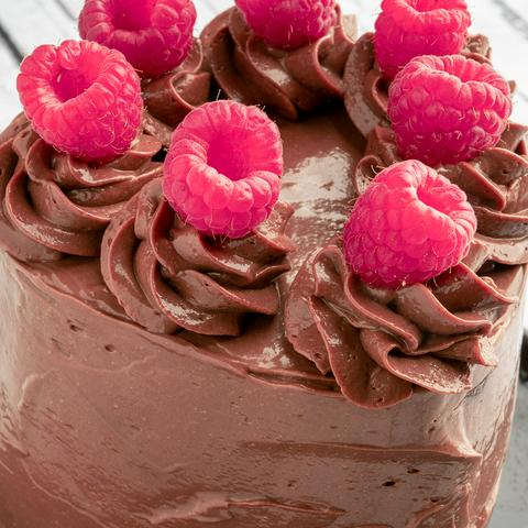 Vegan raspberry nutella cake