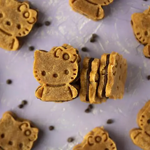 vegan chocolate peanut butter hello kitty sandwich cookies.