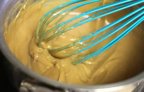 making vegan pumpkin pie cookie filling