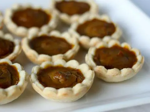 vegan bite-sized pumpkin pies