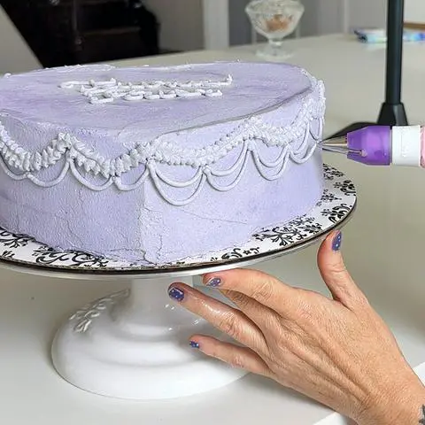 piping a second row of drop strings.